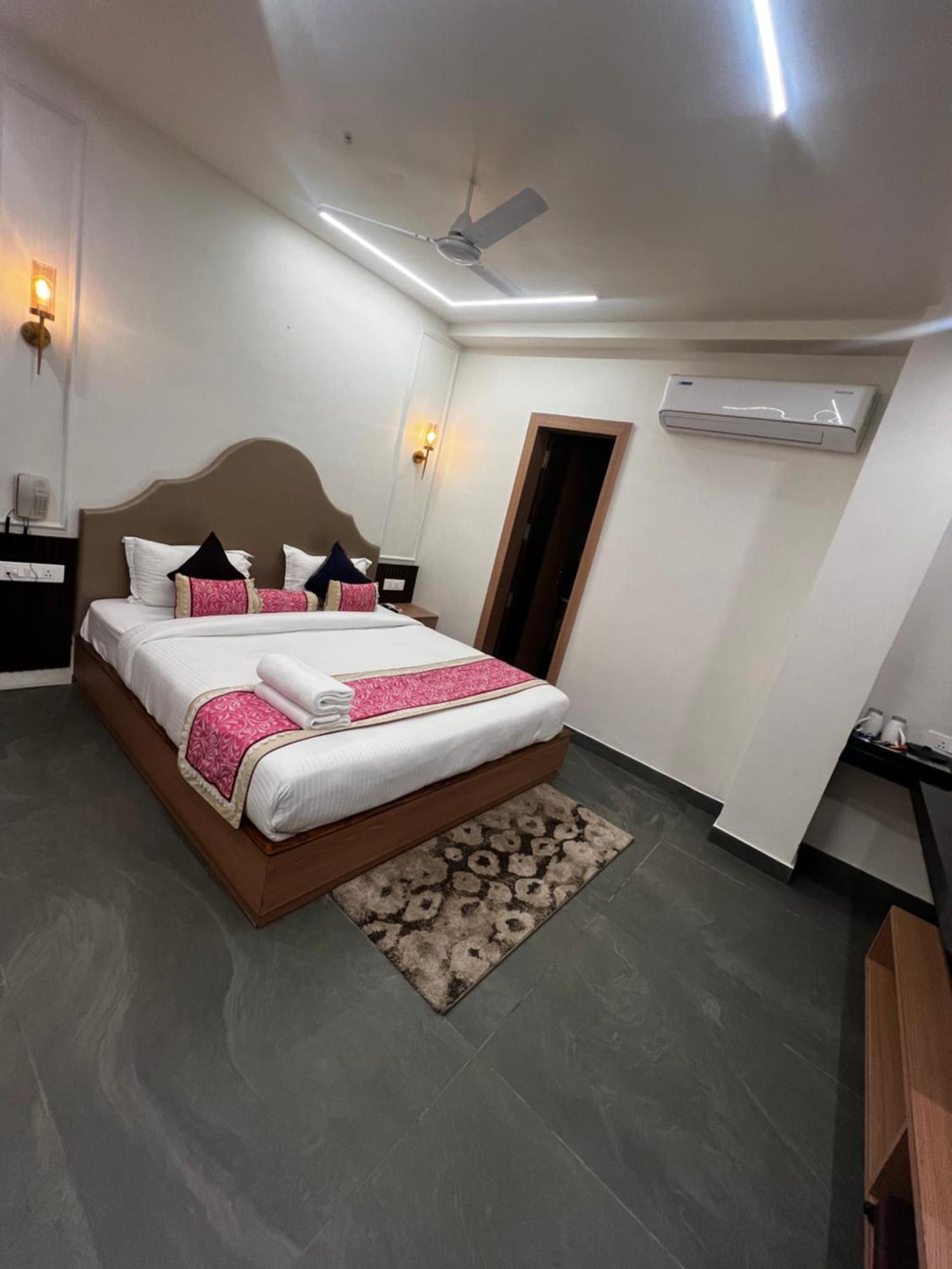 Anaya Retreat Hotel Varanasi Ngoại thất bức ảnh