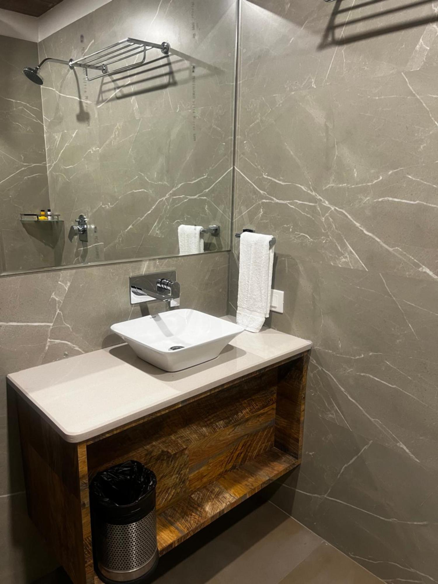 Anaya Retreat Hotel Varanasi Ngoại thất bức ảnh
